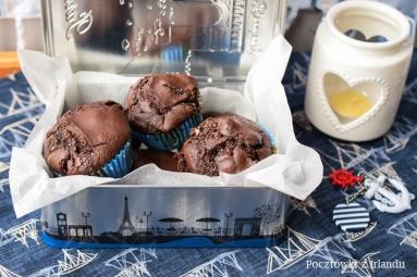 Zdjęcie - Kakaowe muffiny z marshmallows | U stóp Benbulbena - Przepisy kulinarne ze zdjęciami