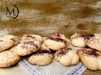 Zdjęcie - Amaretti- włoskie migdałowe ciasteczka - Przepisy kulinarne ze zdjęciami