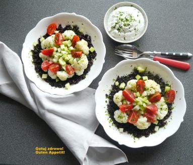 Zdjęcie - Czarny ryż z Piemontu i prosta sałatka z kalafiorem - Przepisy kulinarne ze zdjęciami