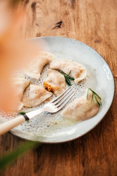 Zdjęcie - Pierogi z batatami i kurkami - Przepisy kulinarne ze zdjęciami