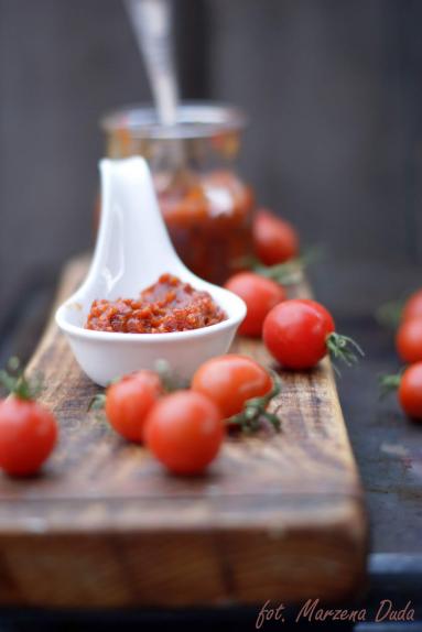 Zdjęcie - Relish z pomidorków koktajlowych - Przepisy kulinarne ze zdjęciami