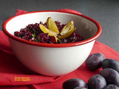 Zdjęcie - Sałatka obiadowa z buraczków, czerwonej cebuli - Przepisy kulinarne ze zdjęciami