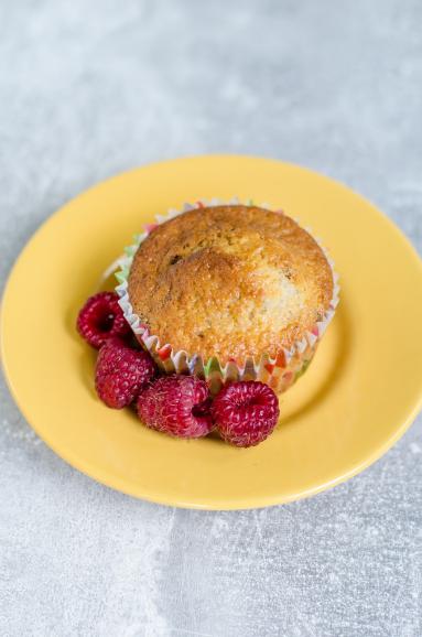 Zdjęcie - Muffinki cytrynowe z malinami wg Nigelli - Przepisy kulinarne ze zdjęciami