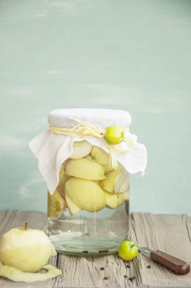 Zdjęcie - Jak zrobić domowy ocet jabłkowy ? - Przepisy kulinarne ze zdjęciami