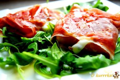 Zdjęcie - Mozzarella zapiekana w szynce prosciutto crudo - Przepisy kulinarne ze zdjęciami