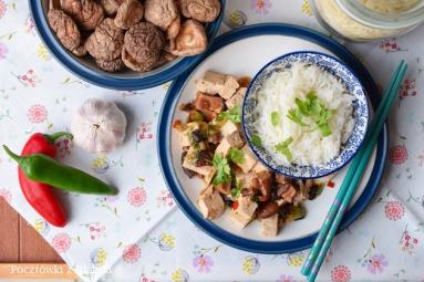 Zdjęcie - Tofu z grzybami shiitake i czarną fasolą | U stóp Benbulbena - Przepisy kulinarne ze zdjęciami