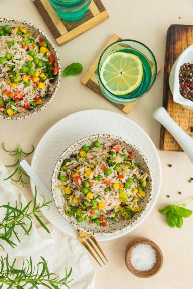 Zdjęcie - Ryż smażony z warzywami i kukurydzą - Przepisy kulinarne ze zdjęciami