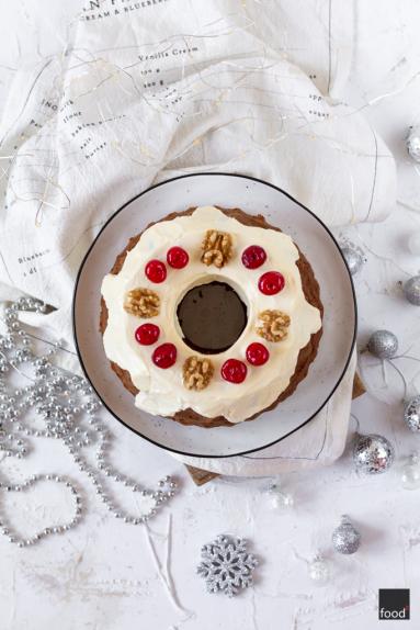 Zdjęcie - Korzenna babka bożonarodzeniowa z daktylami i marcepanem - Przepisy kulinarne ze zdjęciami