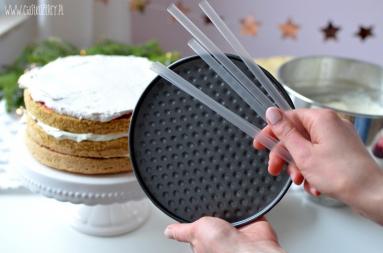 Zdjęcie - Śmietankowy tort z żurawiną - Przepisy kulinarne ze zdjęciami