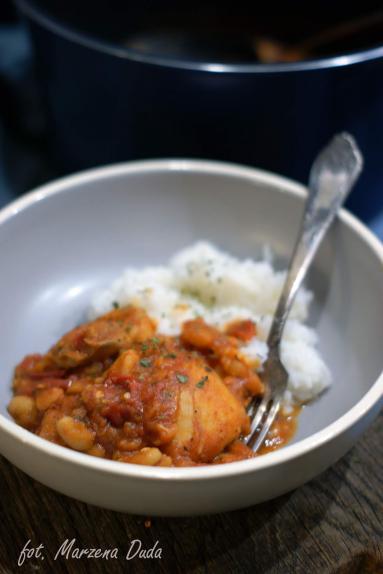 Zdjęcie - Kurczak z fasolą i pomidorami - danie jednogarnkowe - Przepisy kulinarne ze zdjęciami
