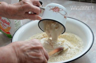 Zdjęcie - Przepis na proste pączki Babci Basi - Przepisy kulinarne ze zdjęciami
