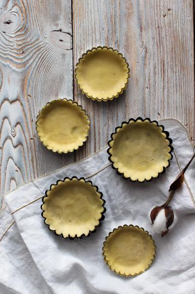 Zdjęcie - Tartaletki z masłem orzechowym i kajmakiem - Przepisy kulinarne ze zdjęciami