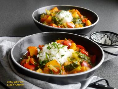 Zdjęcie - Dyniowe curry z papryką i jarmużem - Przepisy kulinarne ze zdjęciami