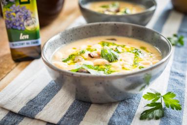 Zdjęcie - Zupa fasolowa z grzybami i olejem lnianym - Przepisy kulinarne ze zdjęciami