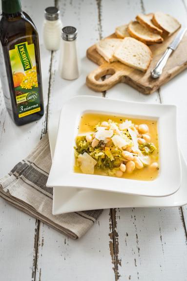 Zdjęcie - Toskańska zupa fasolowa z kapustą włoską - Przepisy kulinarne ze zdjęciami
