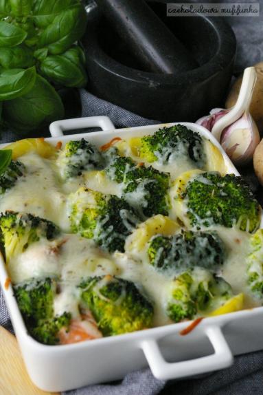 Zdjęcie - Zapiekanka ziemniaczana z łososiem i brokułami - Przepisy kulinarne ze zdjęciami