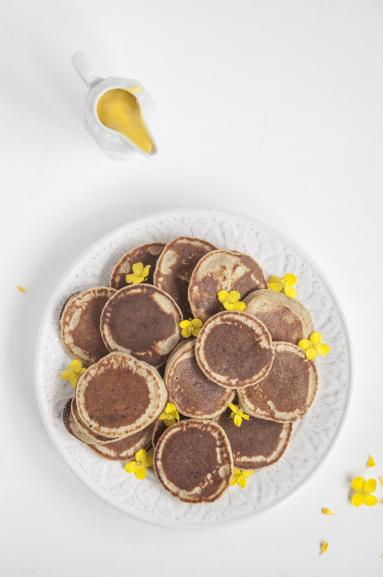 Zdjęcie - Racuszki z mąki bananowej z lemon curd - Przepisy kulinarne ze zdjęciami