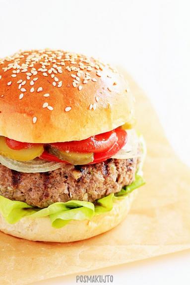 Zdjęcie - Burgery wołowe - Przepisy kulinarne ze zdjęciami