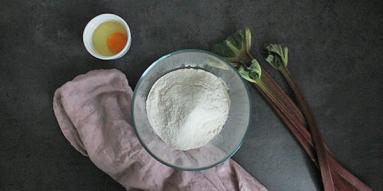 Zdjęcie - Chlebek z rabarbarem - Przepisy kulinarne ze zdjęciami