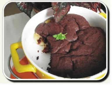 Zdjęcie - Gruszki w cieście kakaowym - Przepisy kulinarne ze zdjęciami