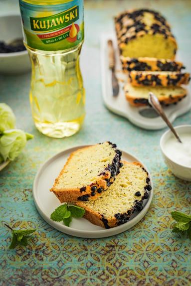Zdjęcie - Ciasto cytrynowe z jagodami i makiem - Przepisy kulinarne ze zdjęciami