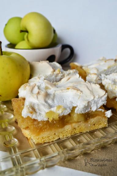 Zdjęcie - Kruche ciasto z jabłkami i bezą - Przepisy kulinarne ze zdjęciami