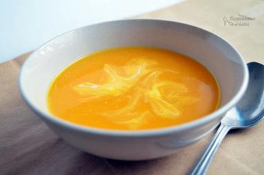 Zdjęcie - Zupa krem z dyni trzyskładnikowa - Przepisy kulinarne ze zdjęciami