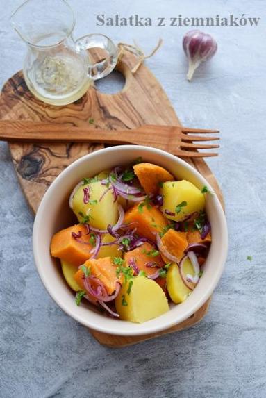 Zdjęcie - Sałatka z ziemniaków - Przepisy kulinarne ze zdjęciami