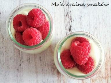 Zdjęcie - Kremowe mini deserki z malinami - Przepisy kulinarne ze zdjęciami