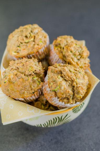 Zdjęcie - Muffinki serowe z cukinią - Przepisy kulinarne ze zdjęciami
