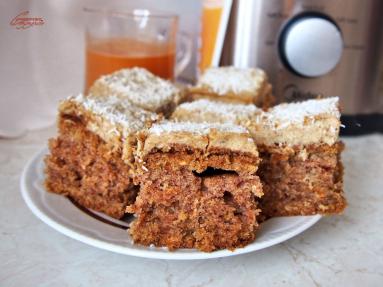 Zdjęcie - Ciasto marchewkowe z kremem daktylowym - Przepisy kulinarne ze zdjęciami