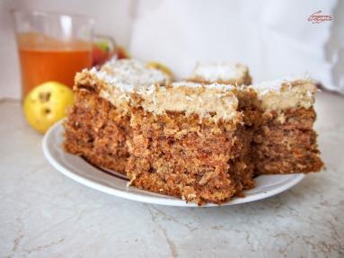 Zdjęcie - Ciasto marchewkowe z kremem daktylowym - Przepisy kulinarne ze zdjęciami