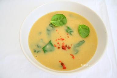 Zdjęcie - Zupa z ciecierzycy ze szpinakiem - Przepisy kulinarne ze zdjęciami