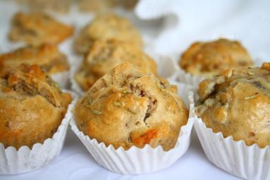 Zdjęcie - Muffinki z serem pleśniowym i  orzechami - Przepisy kulinarne ze zdjęciami