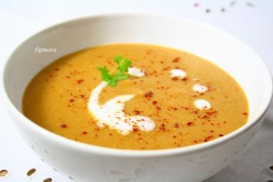 Zdjęcie - Zupa z czerwonej soczewicy i suszonych pomidorów - Przepisy kulinarne ze zdjęciami