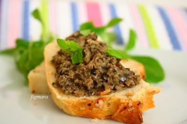 Zdjęcie - Pasta z bakłażana, oliwek i anchois - Przepisy kulinarne ze zdjęciami