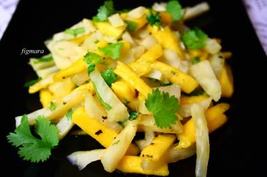 Zdjęcie - Sałatka z mango i selera - Przepisy kulinarne ze zdjęciami