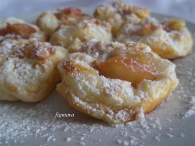 Zdjęcie - Chusteczki z ciasta francuskiego z masą migdałową i karmelizowanymi jabłkami - Przepisy kulinarne ze zdjęciami
