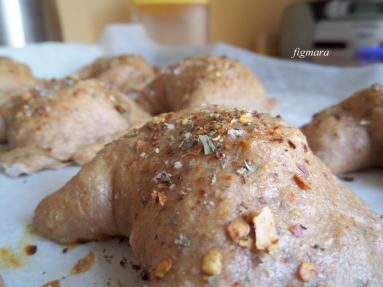 Zdjęcie - Pieczone pierożki  z mąki orkiszowej z brokułem  i fetą - Przepisy kulinarne ze zdjęciami