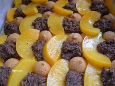 Zdjęcie - Placek drożdżowy z makiem, brzoskwiniami i ciasteczkami Amaretti - Przepisy kulinarne ze zdjęciami