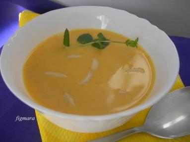 Zdjęcie - Mleczna zupa z dyni z zacierkami - Przepisy kulinarne ze zdjęciami