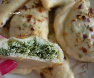 Zdjęcie - Minicalzone ze szpinakiem i  serem ricotta - Przepisy kulinarne ze zdjęciami