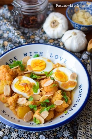 Zdjęcie - Curry z jajkiem i kalafiorem – U stóp Benbulbena - Przepisy kulinarne ze zdjęciami