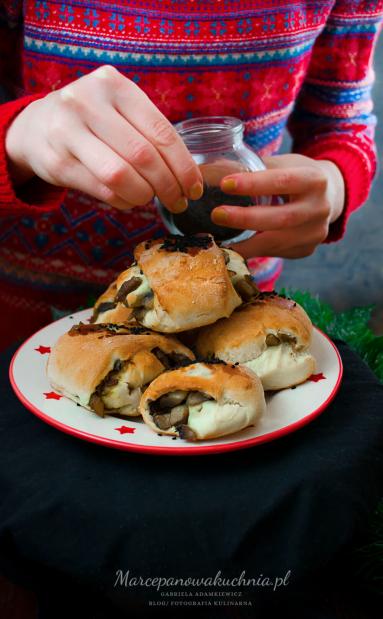 Zdjęcie - Paszteciki z pieczarkami i czarnuszką(wegańskie) - Przepisy kulinarne ze zdjęciami