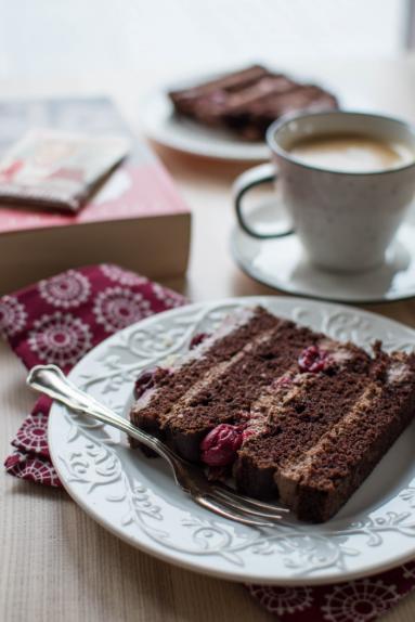 Zdjęcie - Tort czekoladowy z kremem czekoladowym - Przepisy kulinarne ze zdjęciami