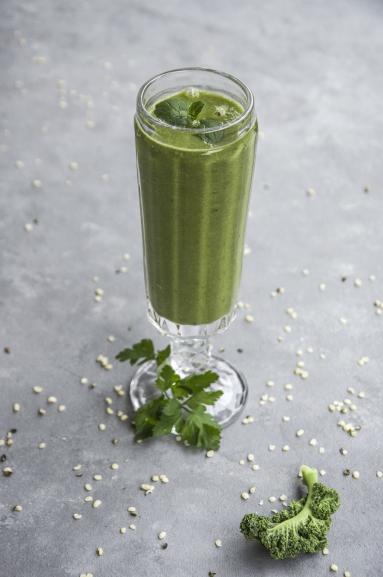 Zdjęcie - Energetyczny zielony koktajl z herbatą matcha - Przepisy kulinarne ze zdjęciami