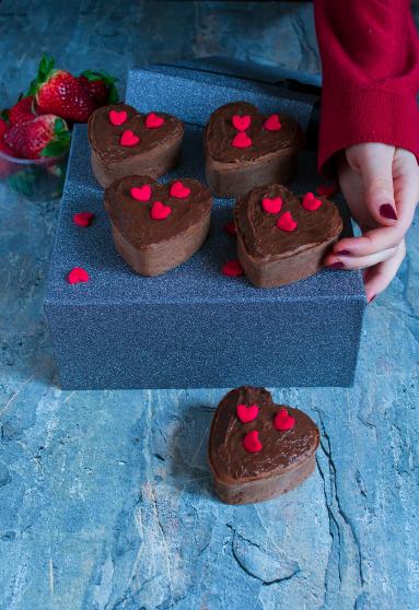 Zdjęcie - Ciastka Brownie z kremem czekoladowym - Przepisy kulinarne ze zdjęciami
