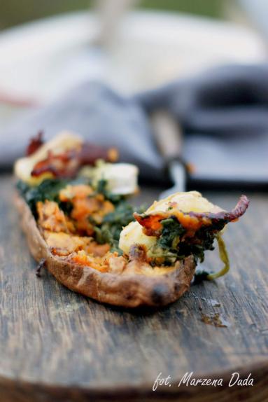 Zdjęcie - Bataty pieczone ze szpinakiem, serem i boczkiem - Przepisy kulinarne ze zdjęciami