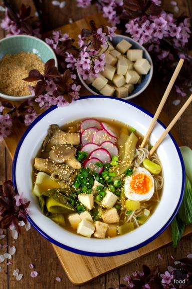 Zdjęcie - Miso ramen z boczniakami i wędzonym tofu - Przepisy kulinarne ze zdjęciami