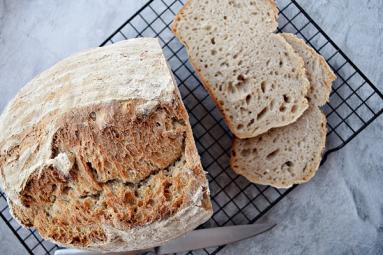 Zdjęcie - Dobry chleb na zakwasie - Przepisy kulinarne ze zdjęciami
